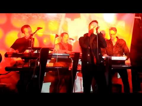 Oberheim - "Walking Tall" - Live 2012 | dsoaudio