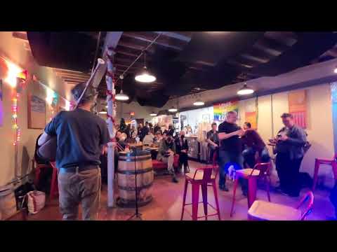 MD Meadworks 11 Pipers 1 5 23 9 - Derriere/Hanter dro