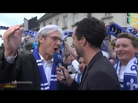 Darmstadt 98 steigt in die Bundesliga auf - Oberbürgermeister Jochen Partsch feiert