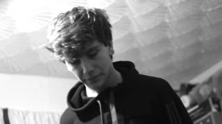 Too close Alex Clare Cover Jonny Powell