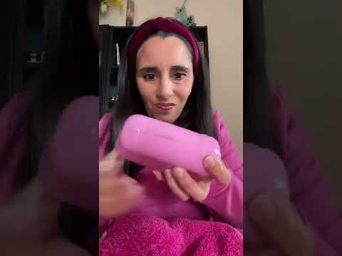 A bit of a strange ice cream!🍦👭🏻 #shorts #lauraegiulia