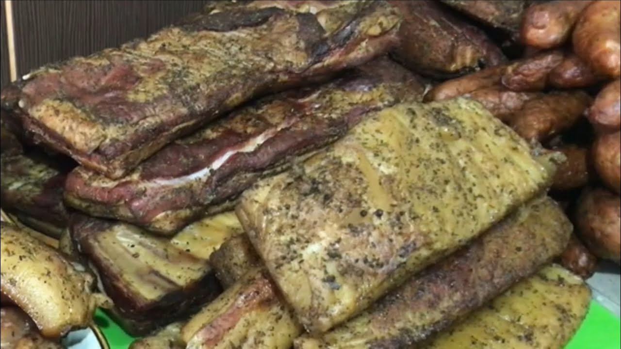 Preparate din carne de porc afumate la foc natural de lemn