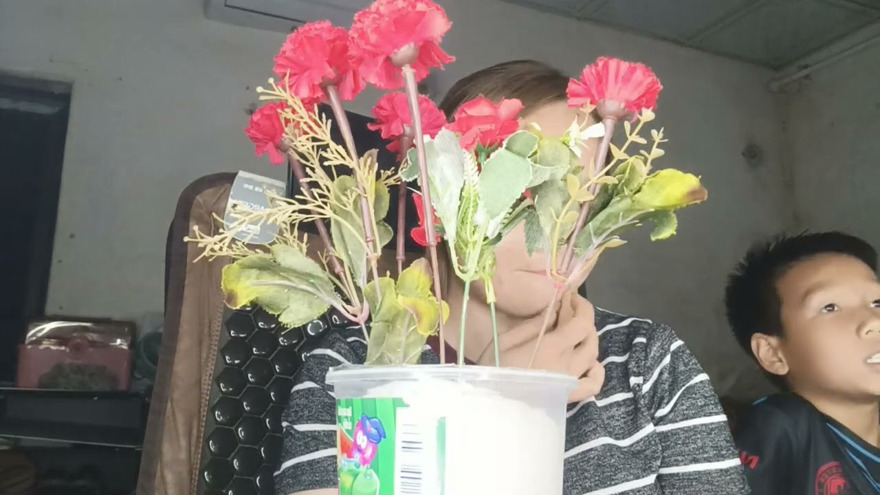 Nắng mặt trời luôn luôn giữ lấy niềm vui và mưa gió cuốn đi những nỗi buồn