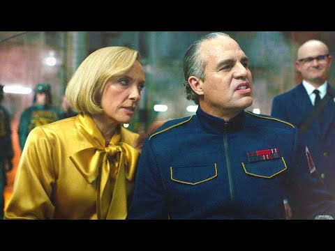 Mickey 17 - A Clumsy, Pandering Clown Show