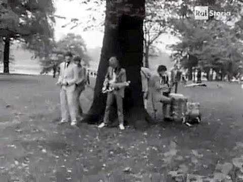 The Girl Outside - The Move