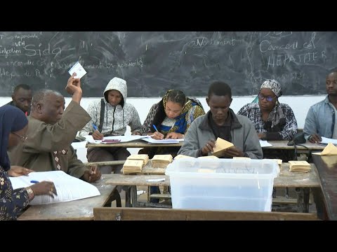 Video Thumbnail: Senegal presidential election: polls close and vote counting begins | AFP