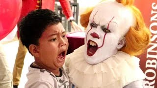 Pennywise Terrifies Audience inside &quot;The House of Mirrors&quot; (Robinsons Movieworld, Galleria)