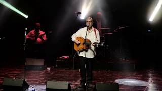 Benyamin Steinberg – Carlebach [25] בנימין שטיינברג – קרליבך (הזמר והיוצר בנימין שטיינברג) - התמונה מוצגת ישירות מתוך אתר האינטרנט יוטיוב. זכויות היוצרים בתמונה שייכות ליוצרה. קישור קרדיט למקור התוכן נמצא בתוך דף הסרטון