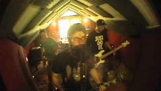 LEARN TO FIGHT - monkey wrench live @ Monkeynuts Records -
