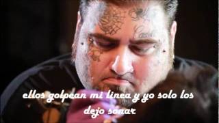 T. Mills She Got A en español (Vídeo oficial)