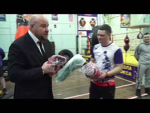 (12.02.2026) Вице-губернатор Артем Мельников провел в Комсомольске тренировку для юных боксёров