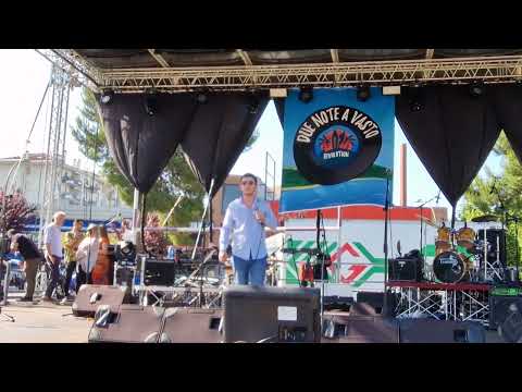 Antonio D'Avino presenta l'inedito "Balliamo" al Festival Due note a Vasto 27/05/2023.