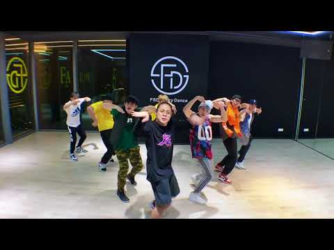 download lagu mp3 mp4 Macarena Dance, download lagu Macarena Dance gratis, unduh video klip Macarena Dance