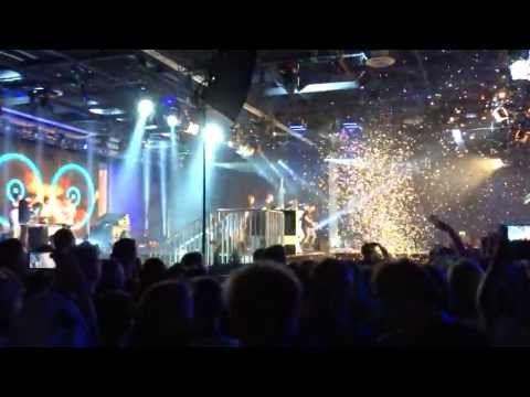 Gronkh & Sarazar feat. SgtRumpel - #Elektrotitte | Die Song-Premiere live auf der GamesCom 2013!!