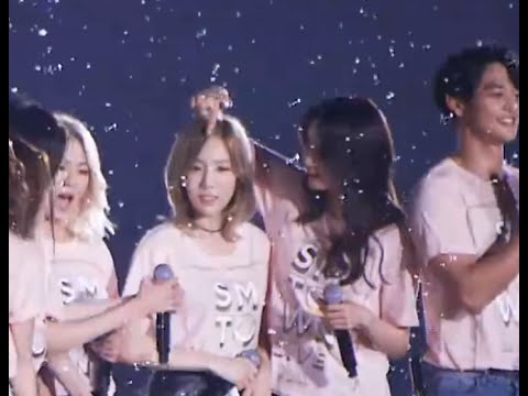 [Taeyeon and YoonA] Dancing Together During SMTown's Ending