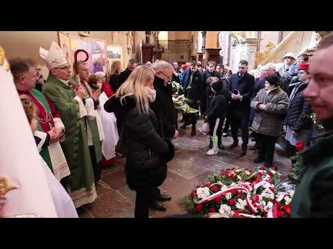 550. rocznica urodzin Mikołaja Kopernika. Przy grobie Kopernika w Katedrze we Fromborku.