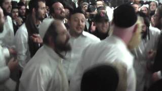 חסידי ברסלב שרים וריקודים באומן, אוקראינה 2009