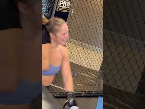 🥊 Ronda Rousey on the pads via her IG #UFC #Boxing #Shorts #RondaRousey