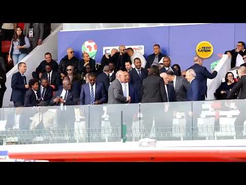 الركراكي ومساعدوه يحضرون نهائي كان U17 بين المغرب ومالي