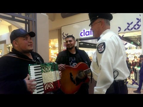 Corridos En La Mall Los Hermanos Marias