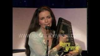 June Carter Cash – Hello Stranger / interview / San Antonio Rose (Merv Griffin Show 1980)