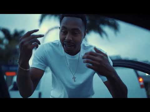 Runnacheck slim - I’m bullshxting [ Music Video ]