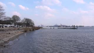preview picture of video 'Hamburg, Nienstedten / Othmarschen, Elbufer, Fähranleger Teufelsbrück - Full HD (1080p) Videobild'
