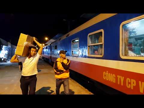 Vinh Railway Station at night with SE9 & SE10 (2018)