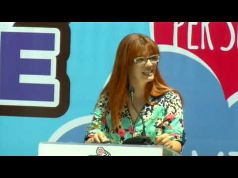 Report TV - Korçë, organizohet takimi i fundit i ‘’FRESH voice’’, batuta dhe humor