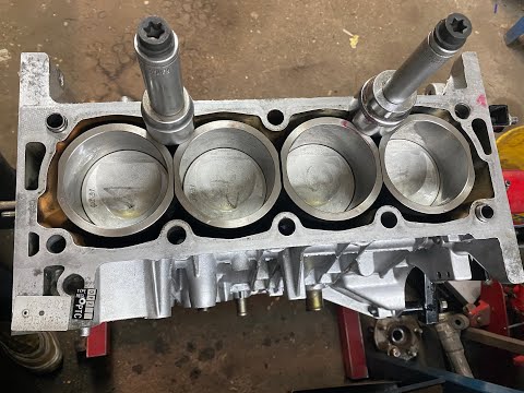Peugeot 205 GTI Pistons assembly