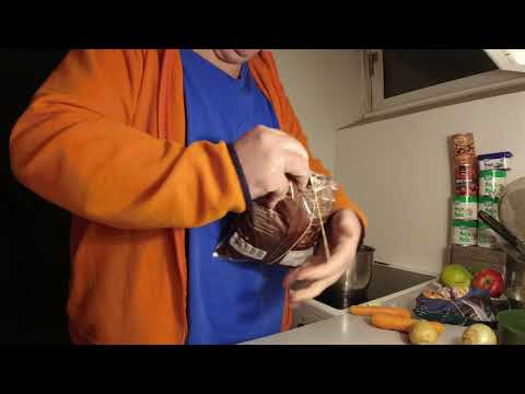 MongoTV_4250 - Mongo Madskole - Oksebuillonsuppe Med KØDBOLLER - Pastaskruer - LØG - Gulerødder