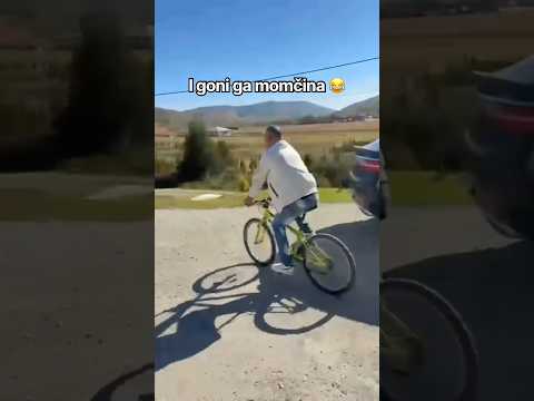 Salko preorao put, vidi se da zna voziti bicikl 😂 #shorts #balkan #comedy