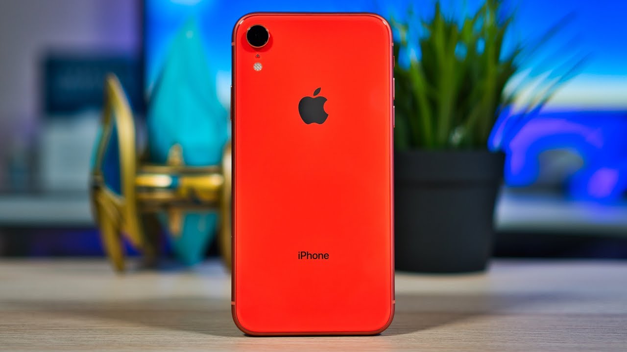 iPhone XR Review - The BEST iPhone EVER?