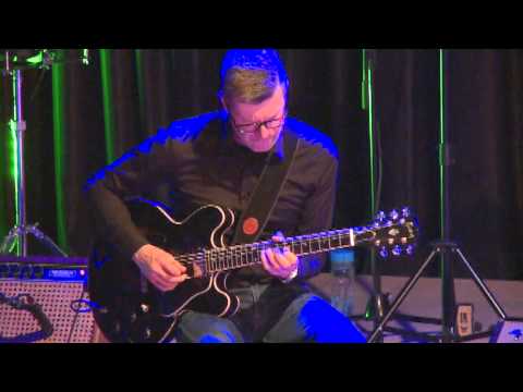 LUIS & LAURA ZÖSCHG - It's only a Papermoon