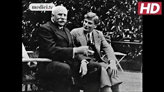 Download lagu Yehudi Menuhin records the Elgar Concerto mp3