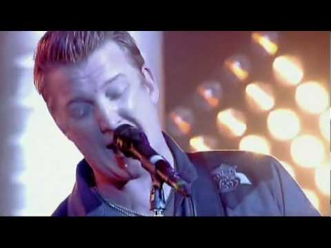 [ 1 ] Them Crooked Vultures - Canal+ Studio's -  No One Loves Me & Neither Do I