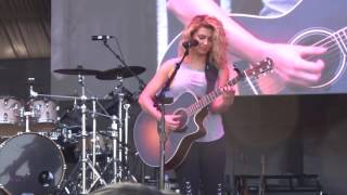 Tori Kelly - &quot;Beautiful Things&quot; (Live in San Diego 7-9-16)