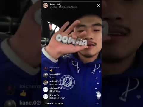 FRENCHIE B STEELT ARMOO ZIJN CHAIN