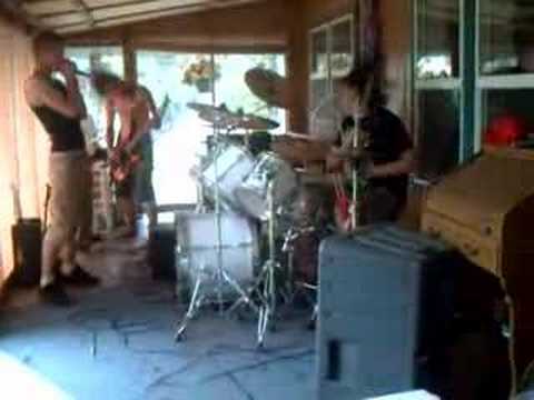 Triosis "DIE" music video