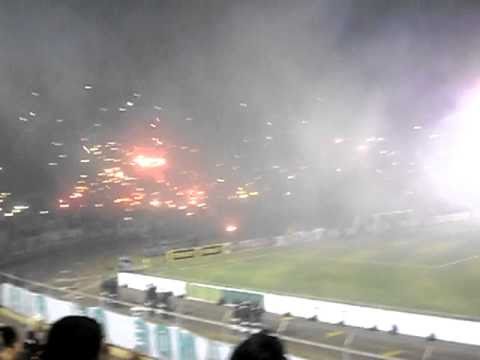 "recibimiento oriente petrolero vs u de chile" Barra: Los de Siempre • Club: Oriente Petrolero