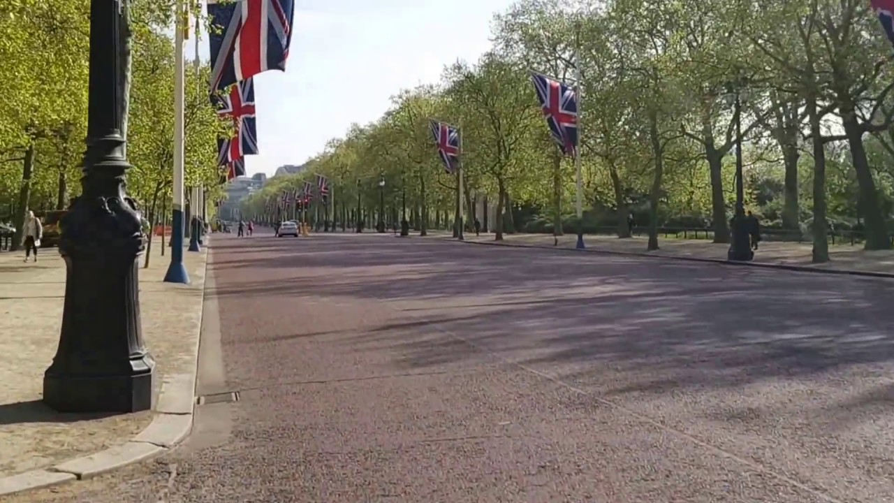 Practice run of the final straight of the London Marathon - YouTube