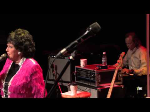 Wanda Jackson - "Let's Have A Party" (eTown webisode #547)