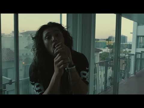 KEES - LEAVE ME ALONE (OFFICIAL MUSIC VIDEO)