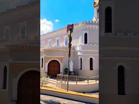 Conhecia a Catedral de Cajuru? Interior de São Paulo.