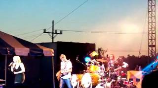 Makin' Me Fall in Love Again - Kellie Pickler Live