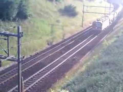 Re6/6 mit Kesselwagen Richtung Zürich