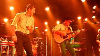 Tracy Byrd  "Just Let Me Be In Love" ( Spanish)