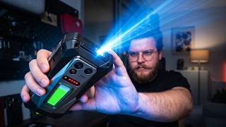 Ils ont mis un PROJECTEUR dans un téléphone !