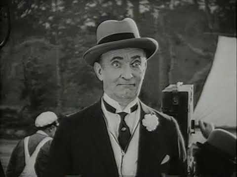 I terribili antenati di James Bond - Documentario Illustrato da Vittorio Caprioli.