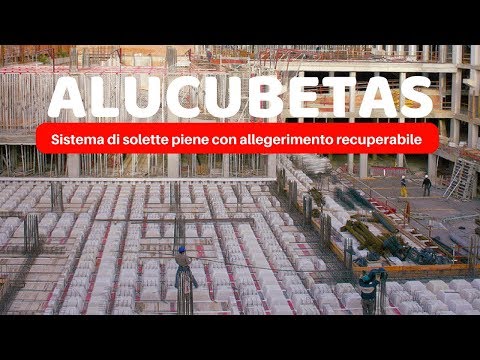 Dolore al petto a destra e le mani nella parte posteriore Dolore al ginocchio durante lesecuzione